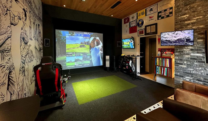 Deluxe golf simulator room