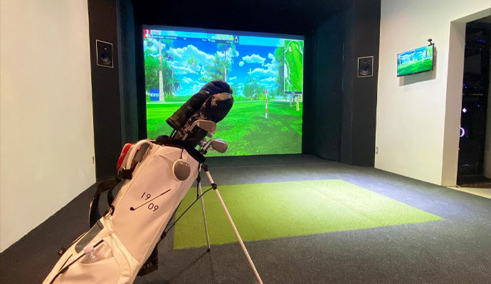 Indoor golf simulator